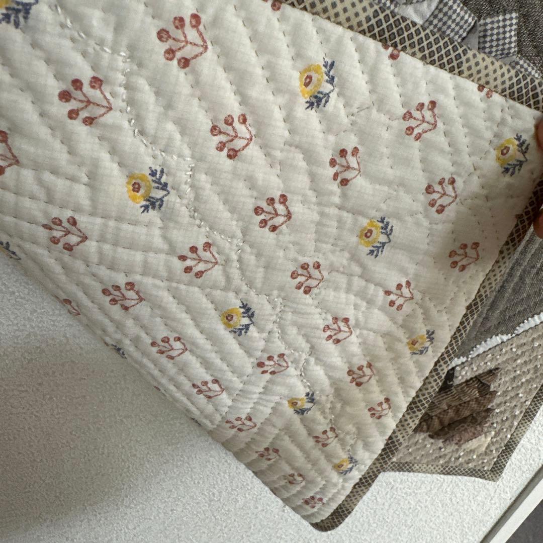 ハンドメイドパッチワークキルトの大人ぽいクリスマスタペストリー