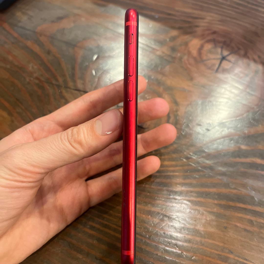 iPhone8 本体（レッド）