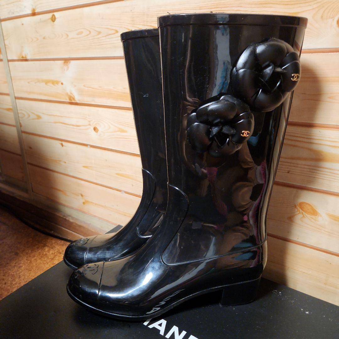 サマーセール10000円引きです。 シャネルカメリアブラック レインブーツ