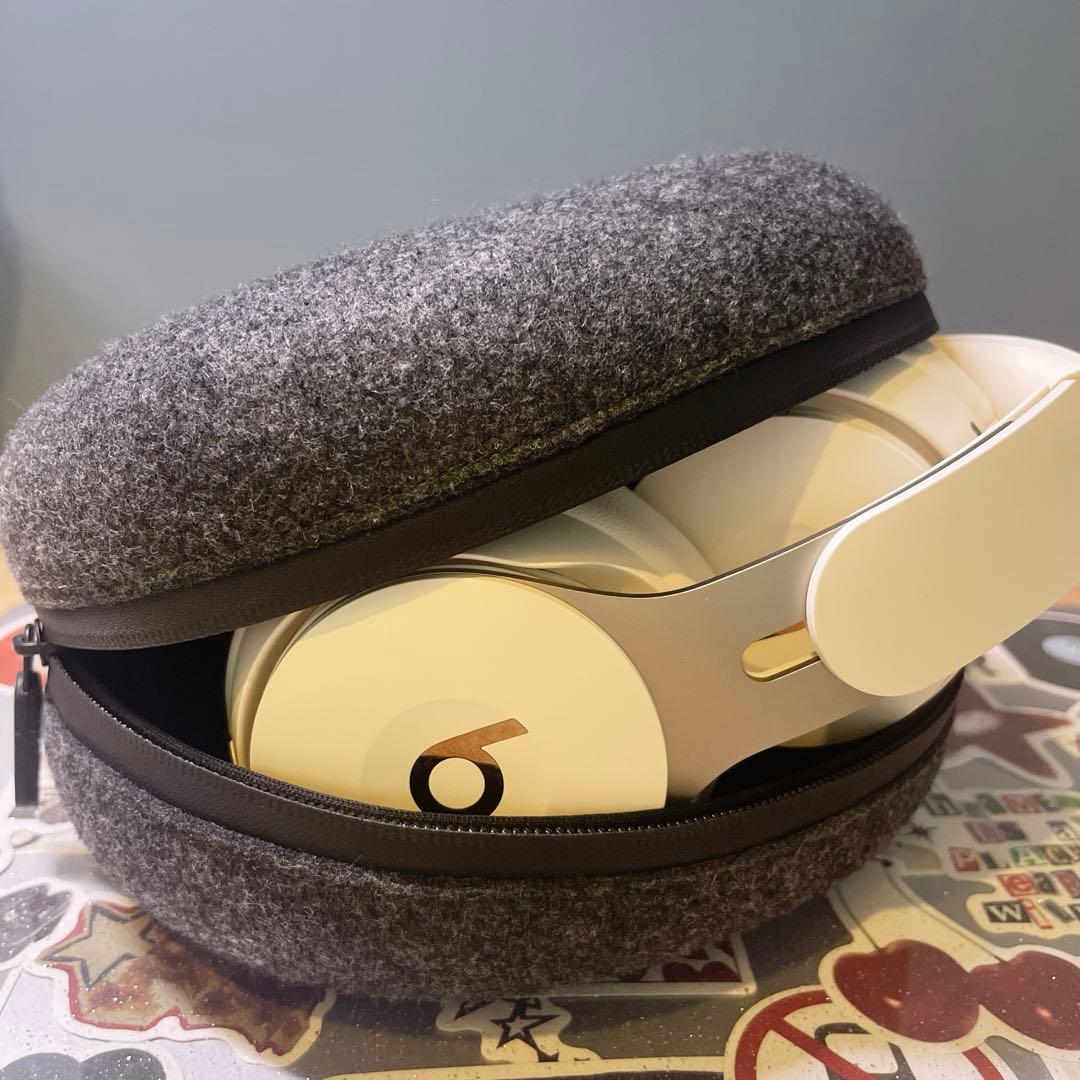 【ほぼ新品】 国内正規品・販売終了品 Beats Solo Pro ホワイト