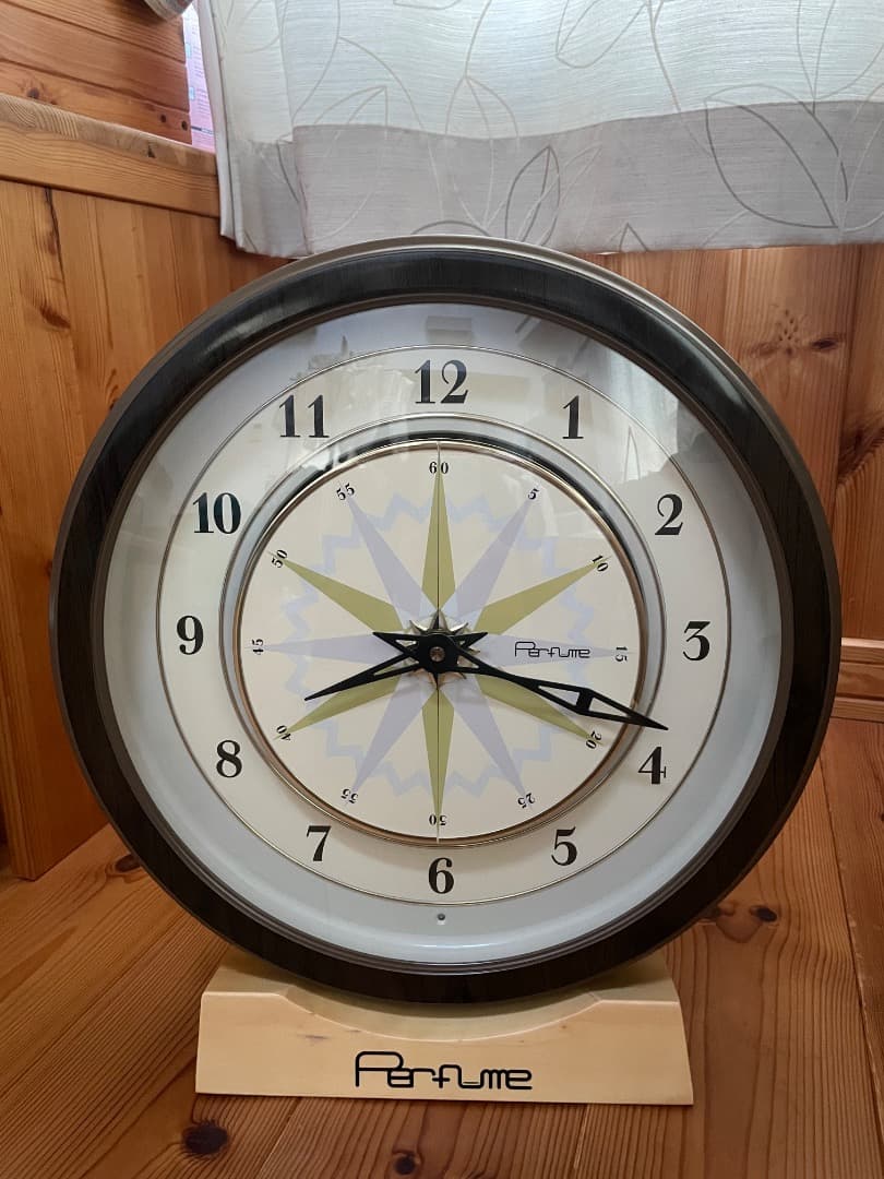 Perfumeオリジナルからくり時計&台座セット