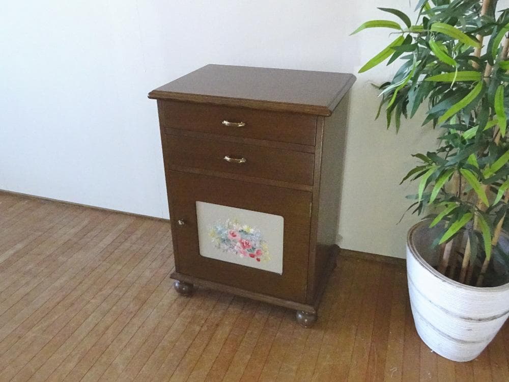 神戸洋家具/伊藤家具　電話台　FAX台　オーク無垢材　花図柄刺繍