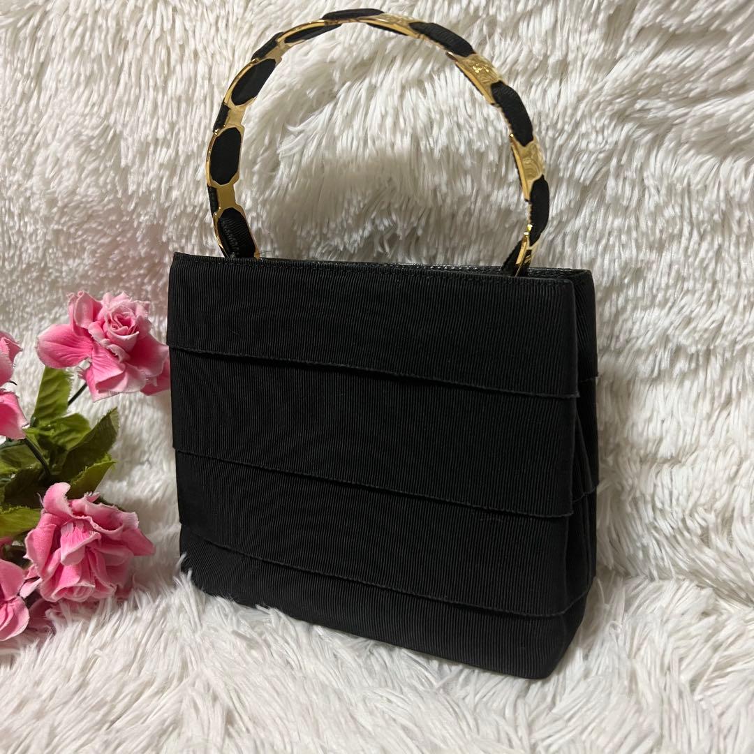 サルヴァトーレフェラガモ　ハンドバッグ　パーティーバッグ　ブラック×ゴールド