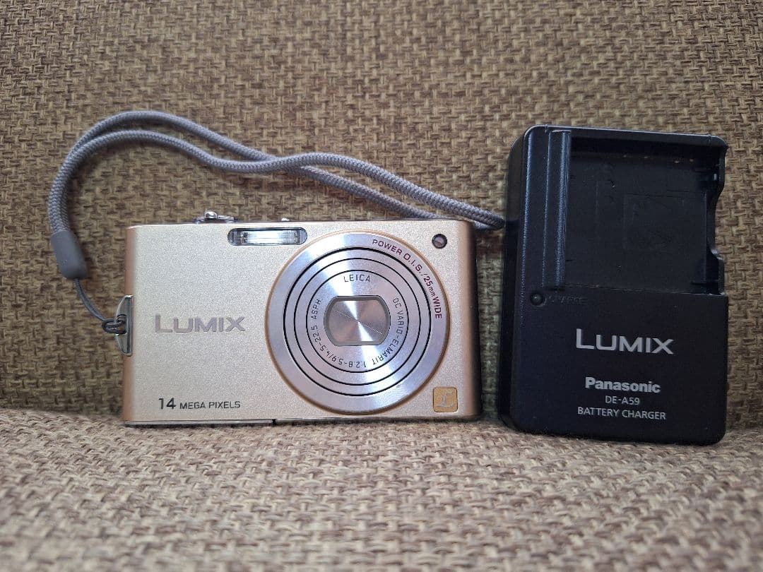 Panasonic パナソニック LUMIX DMC-FX66　☆充電器付