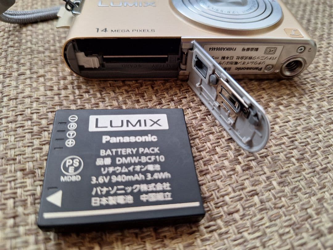 Panasonic パナソニック LUMIX DMC-FX66　☆充電器付
