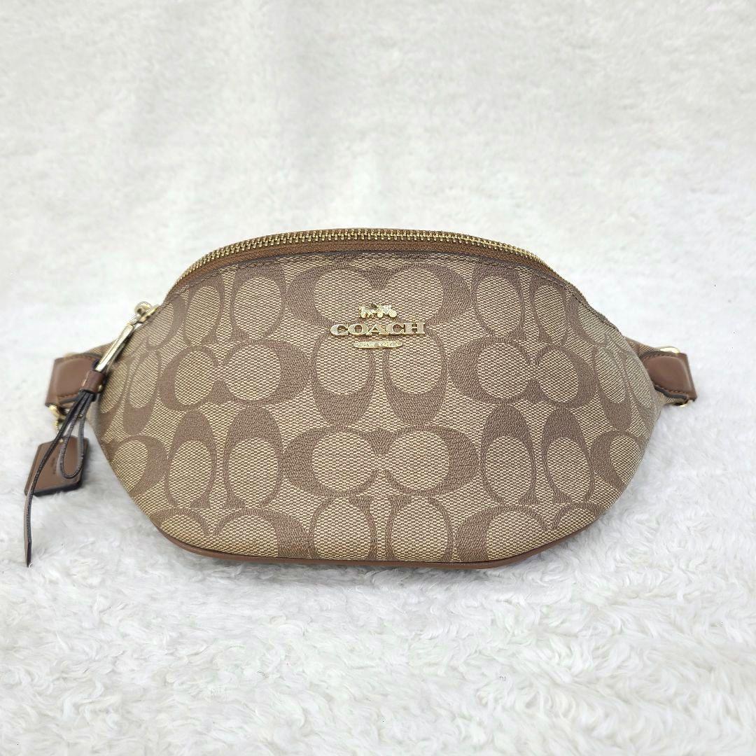 【美品】　コーチ　 ボディバッグ　PVC　シグネチャー　 ベージュ