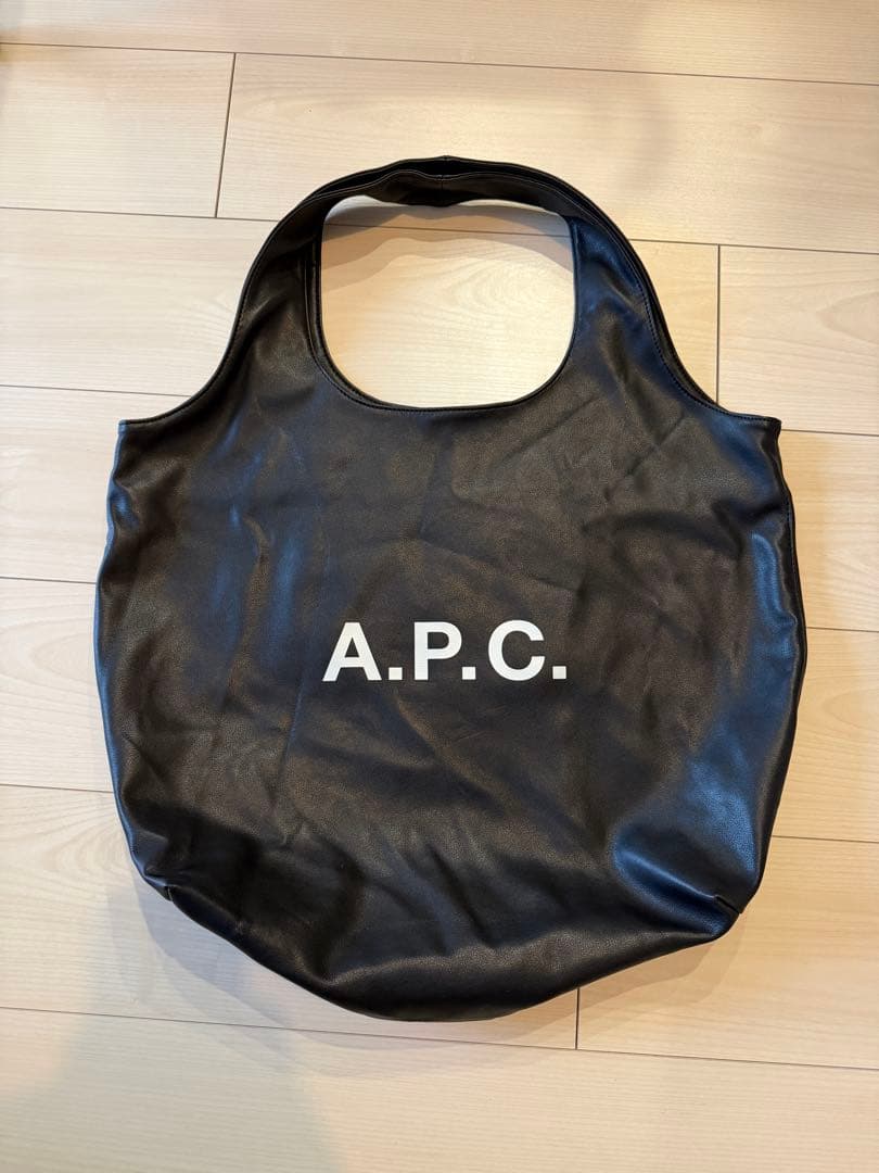 A.P.C. ブラックレザートートバッグ