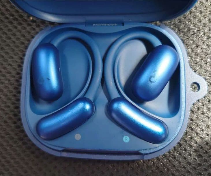 Anker Soundcore AeroFit 2 中古　シリコンカバー付き