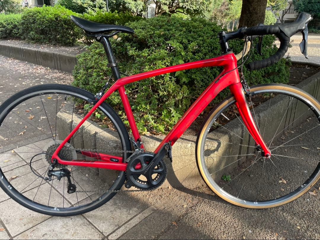 Trek レッドロードバイク Shimano アルテグラ