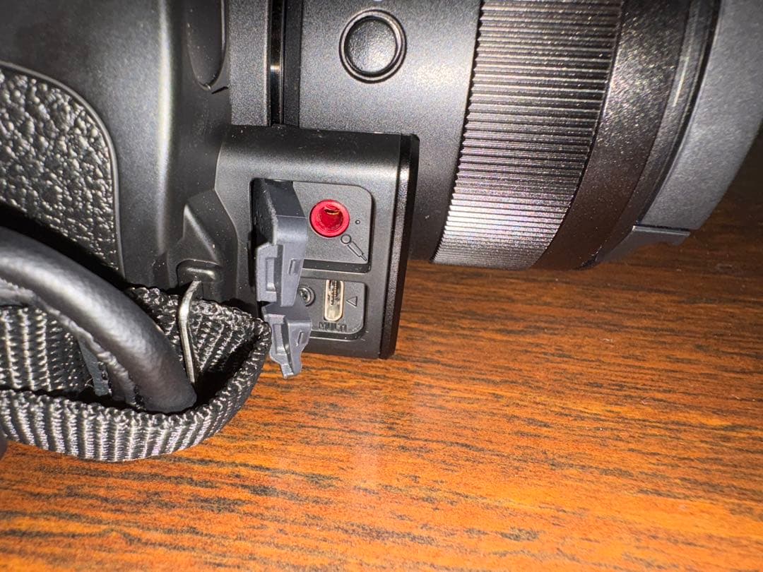 美品 SONY FDR-AX700 ビデオカメラ 本体