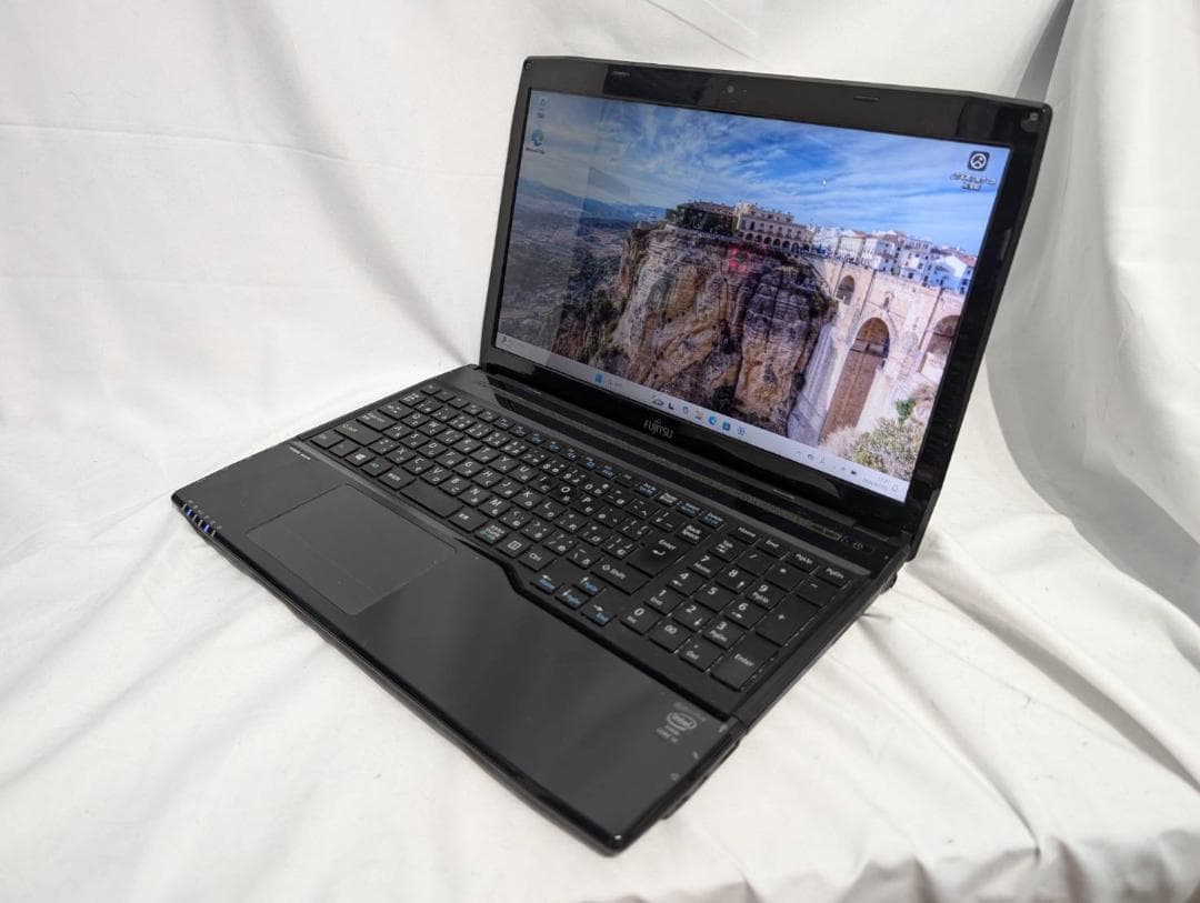 富士通 LIFEBOOK AH45/M i3-4005U SSD