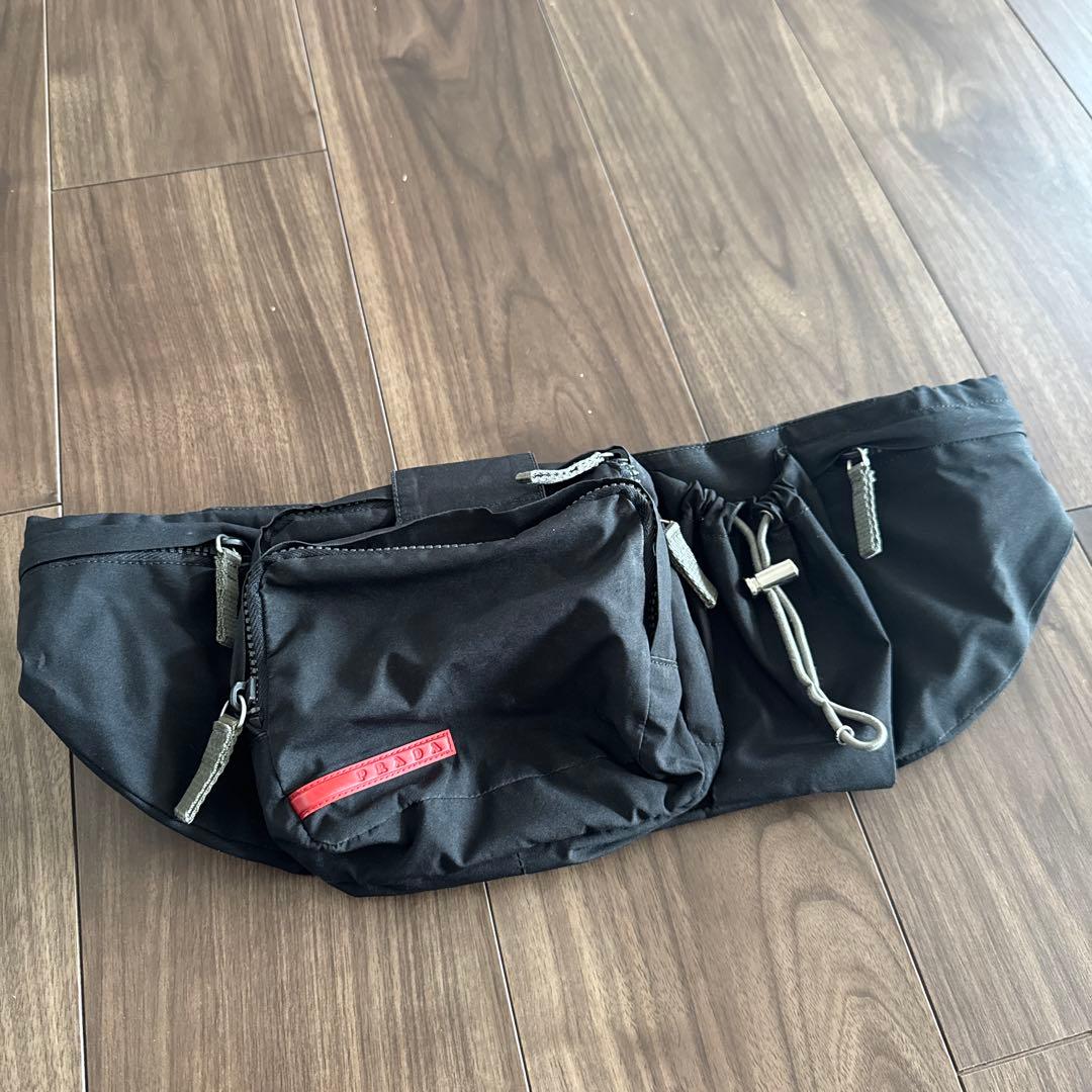 プラダ　PRADA ブラックウエストポーチ ポケット付き　本物