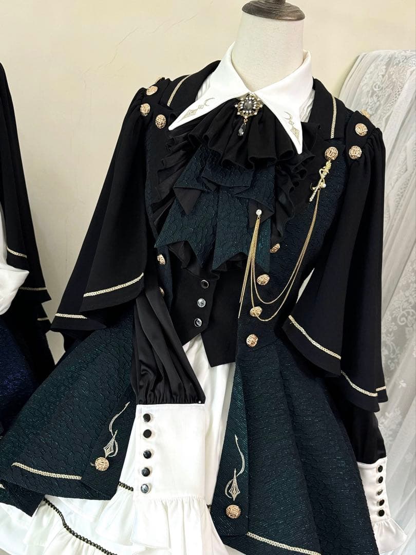 ゴシックロリータ風 華やか衣装 黒系 軍服ロリータ　豪華姫系　舞台風