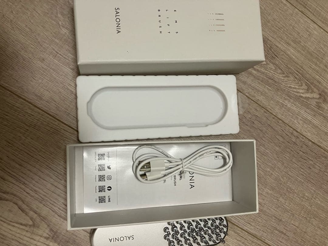 【サロニア】SALONIA EMS LIFT BRUSH シルバー