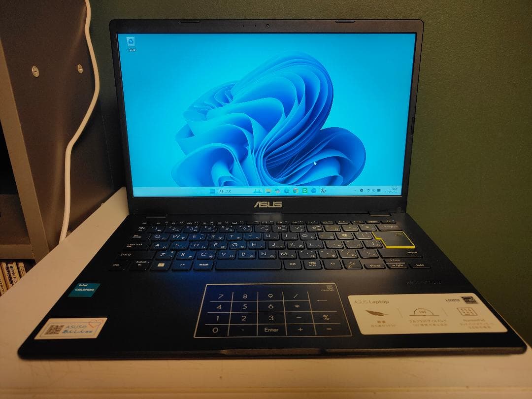 ★美品 ASUS E410KA ／4GB／eMMC128G Office2024