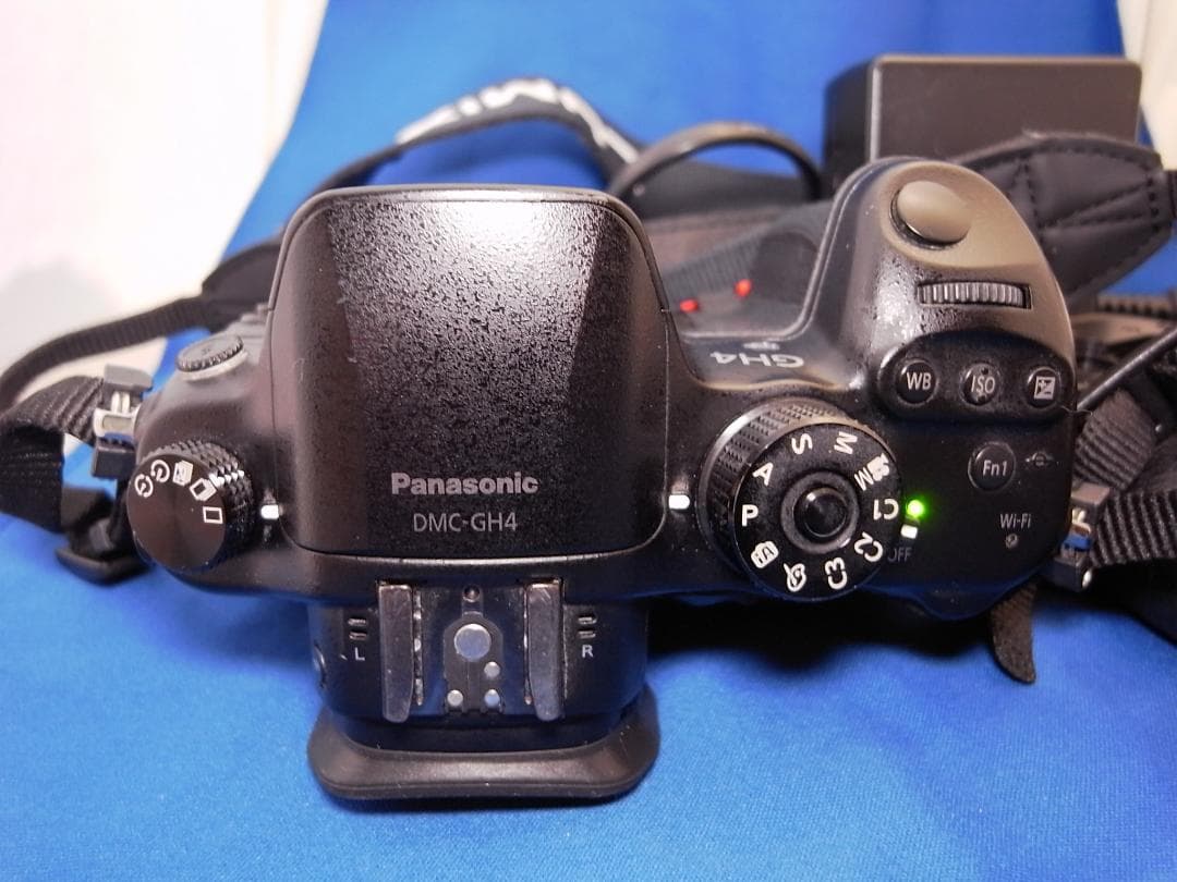 GH4 　LUMIX DMC-GH4　DMW-BGGH3 　充電器付属　４K動画