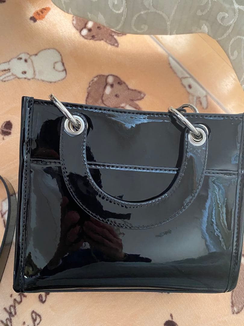 pium エナメルリボン付きバッグ