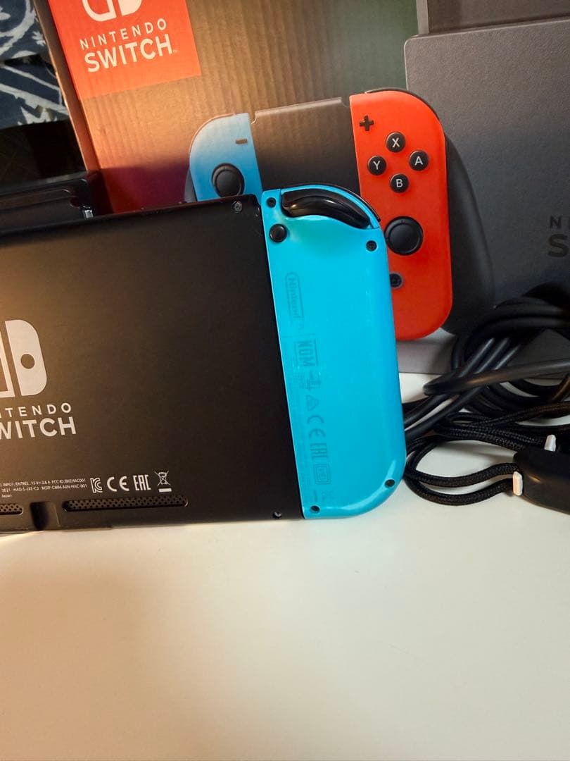 Nintendo Switch ネオンブルー/ネオンレッド 本体、付属品あり！
