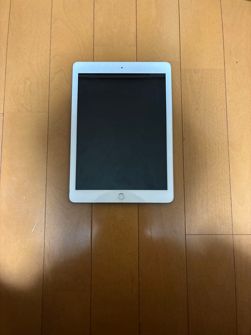 Apple iPad 9.7インチ シルバー