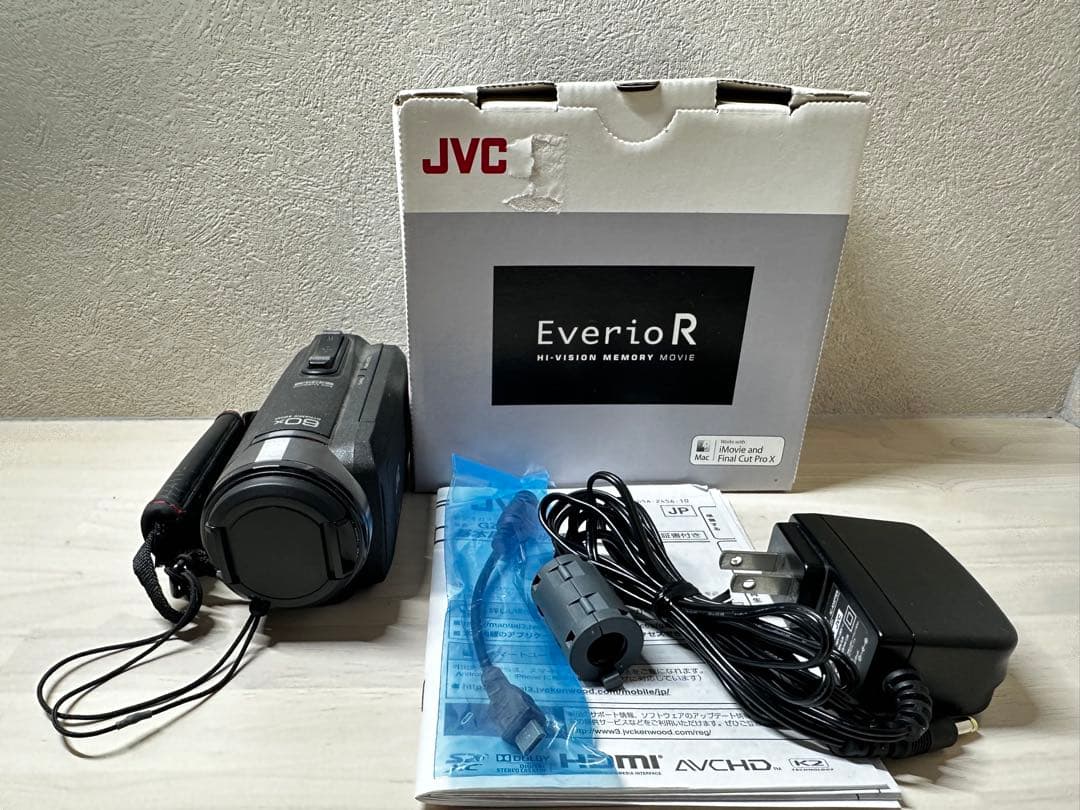 【美品】　JVCビデオカメラ　EverioR GZ-R75K-B 2021年製