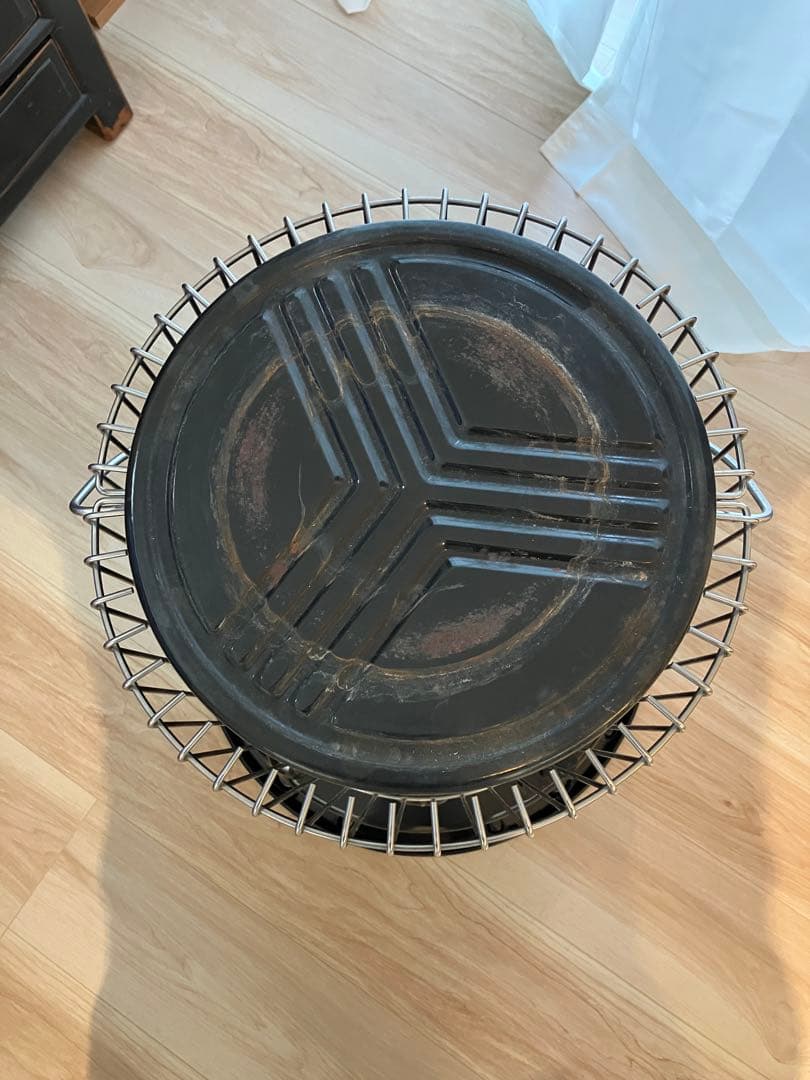 円筒形ストーブ 黒 金属ガード付き