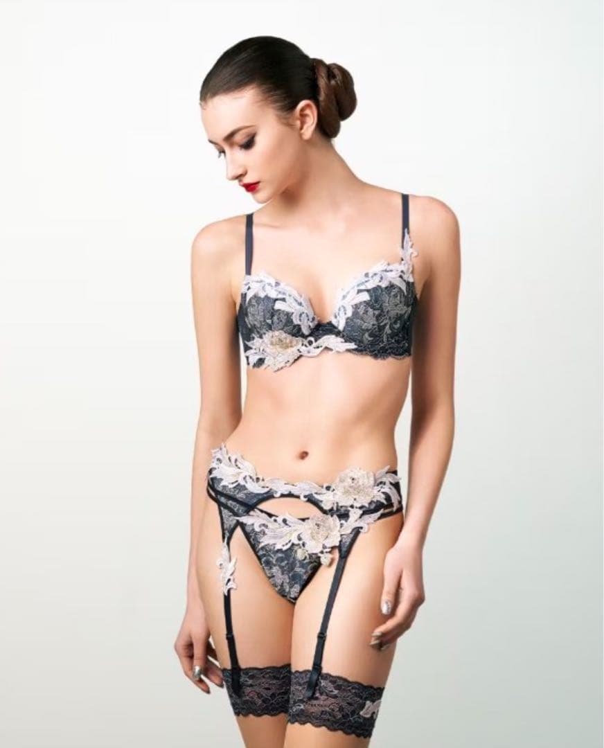 サルート 94G 40周年限定コレクションリッチヴェールブラソングE70