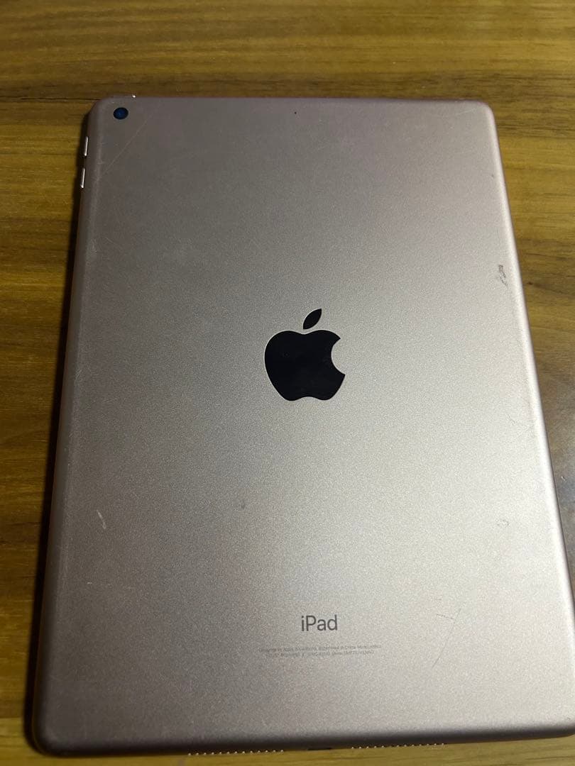 iPad 第6世代 ゴールド 画面ひび割れあり