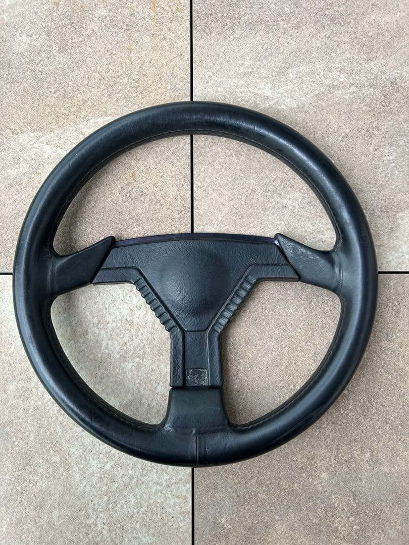 TOMS スポーツステアリング 32Φ 3スポーク センターパット付き