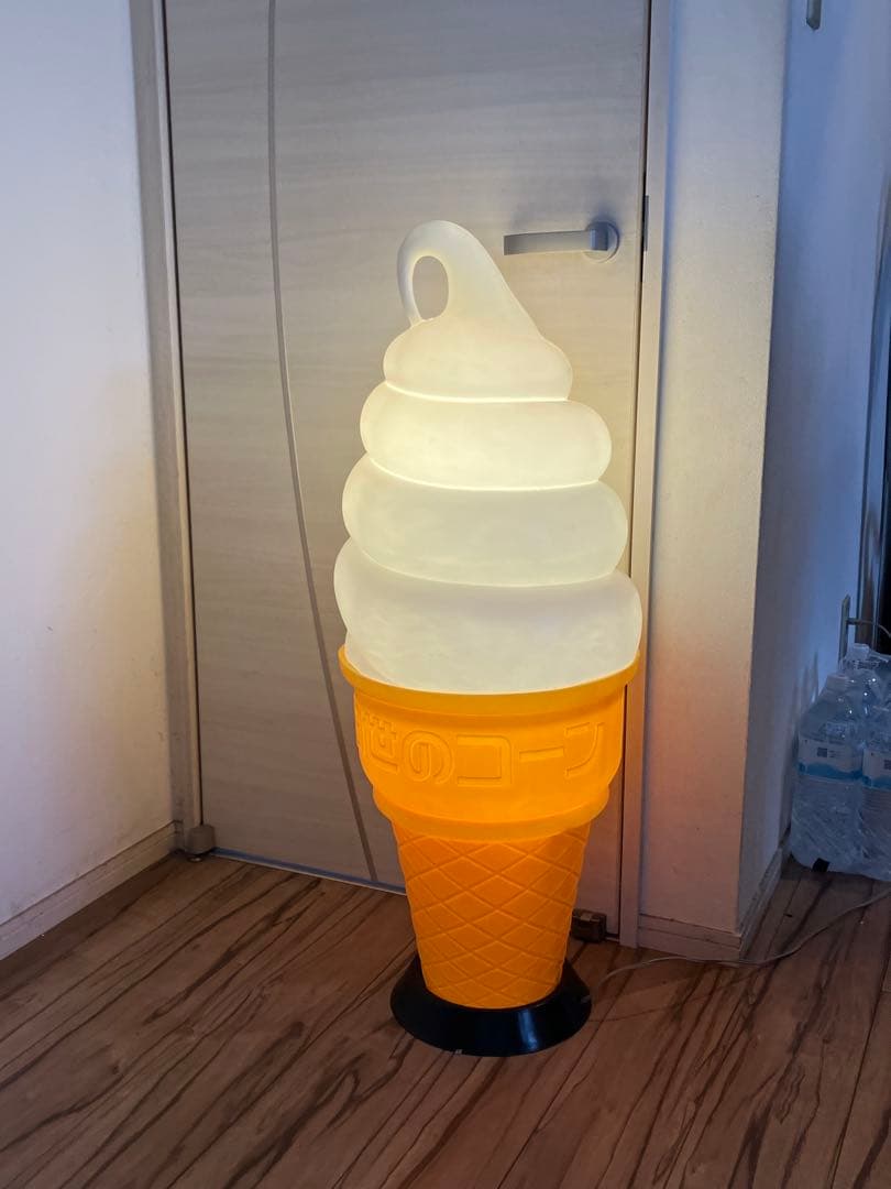 日世のコーンソフト　スタンド　ソフト クリーム 照明　看板　ライト