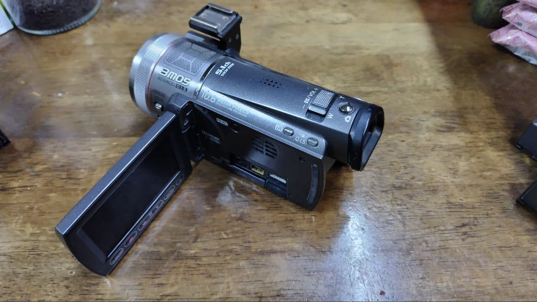 Panasonic hdc-tm350　ビデオカメラ 可動式液晶