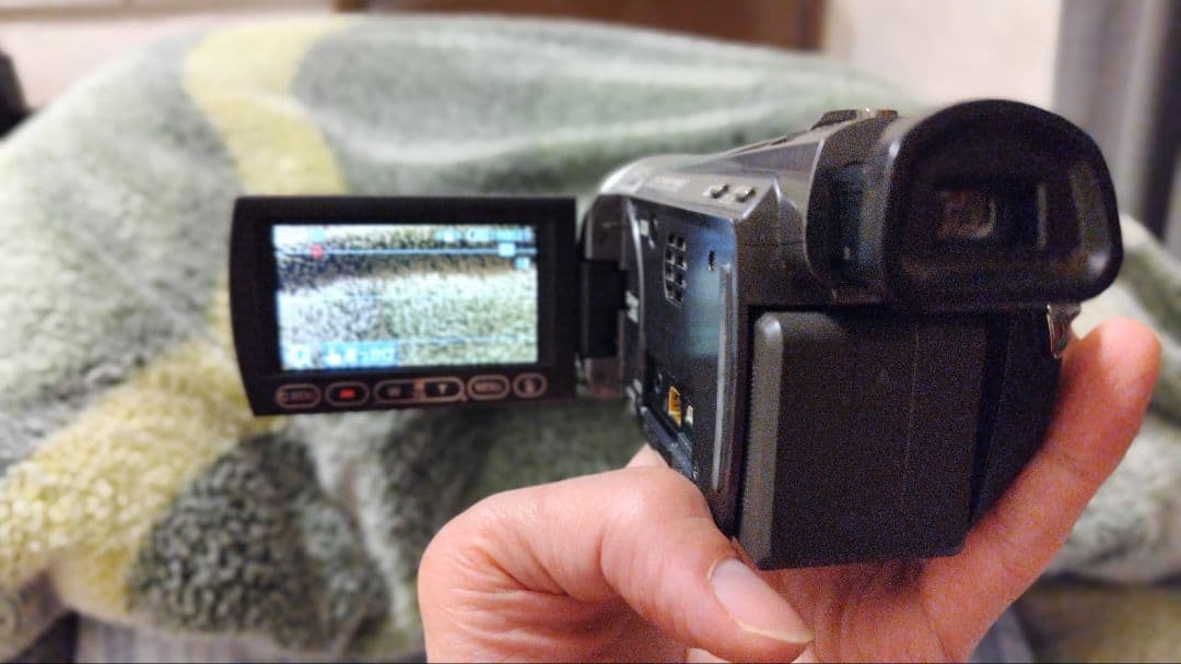 Panasonic hdc-tm350　ビデオカメラ 可動式液晶