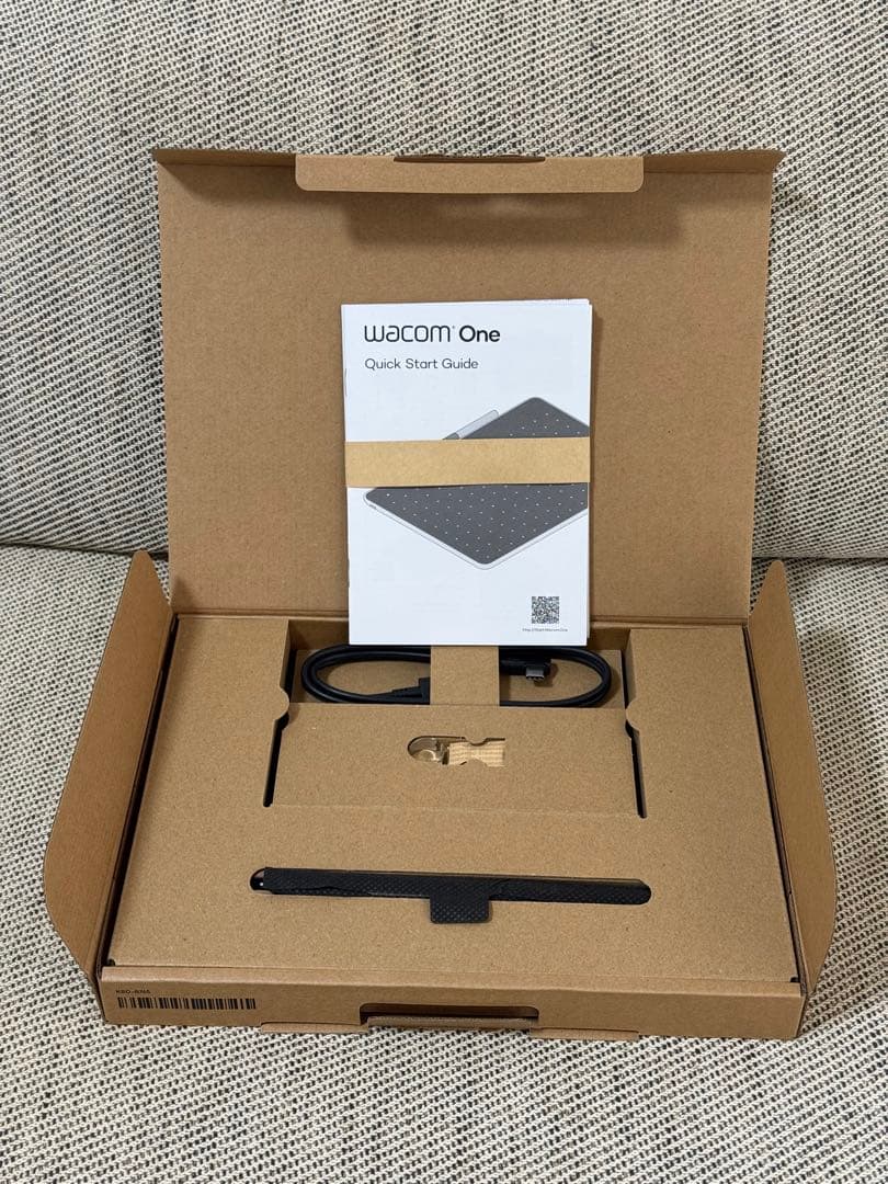 【ケース付き】Wacom Oneペンタブレット（Mサイズ）