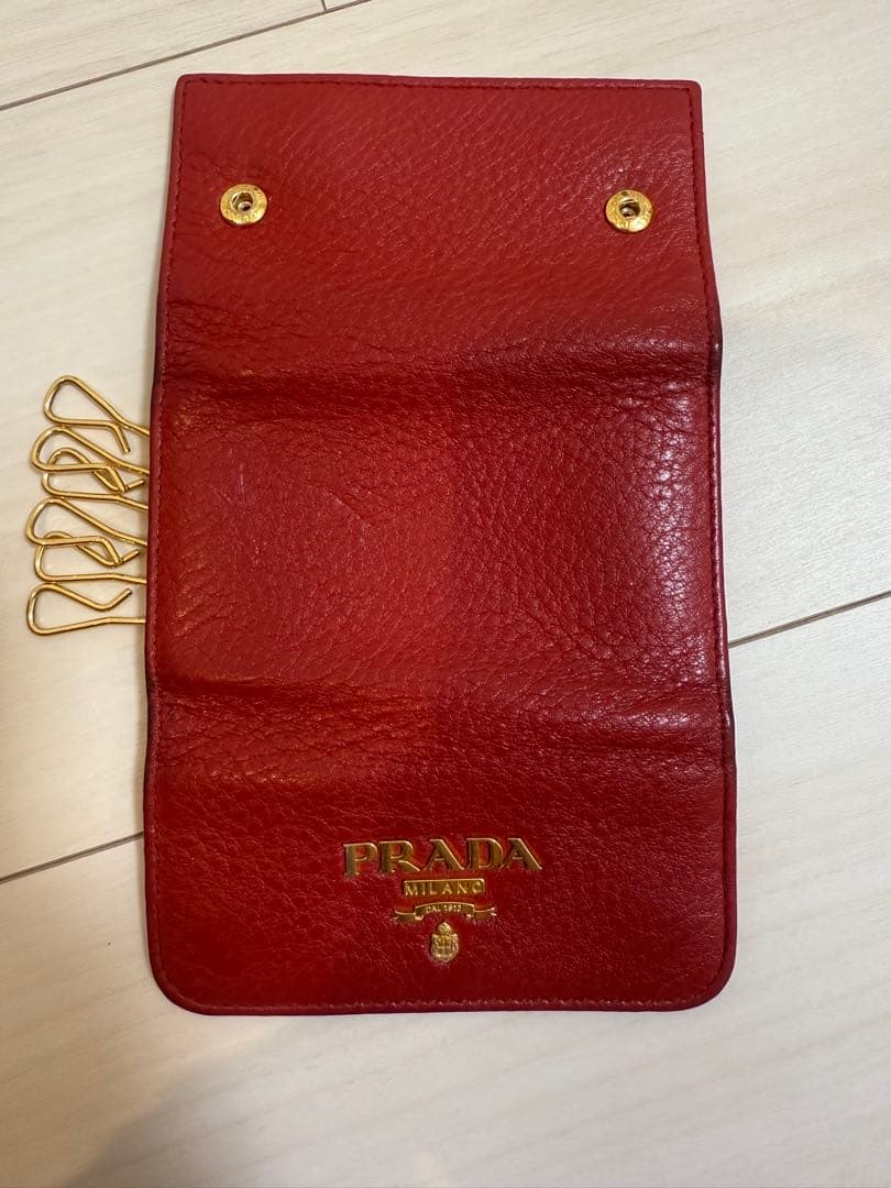 PRADA レッドキーケース
