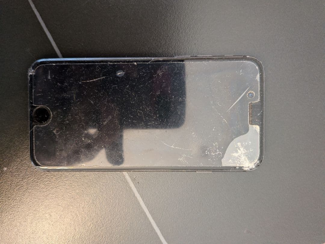 iPhone ブラック スクラッチあり 本体