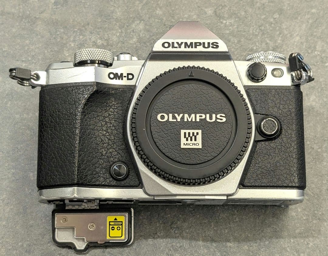 【ジャンク】OLYMPUS OM-D EM-5 markⅡ　ボディ