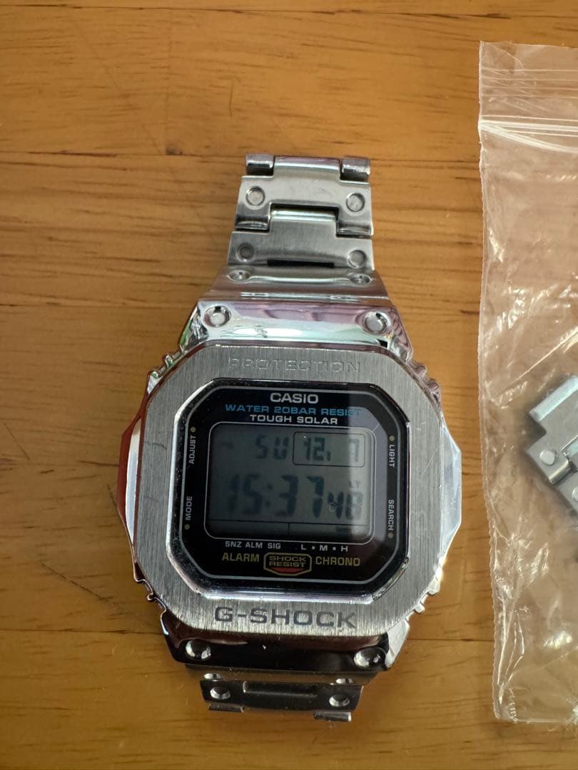 N*e様 CASIO G-SHOCK G-5600UE シルバーメタル
