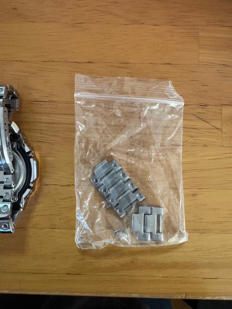 N*e様 CASIO G-SHOCK G-5600UE シルバーメタル