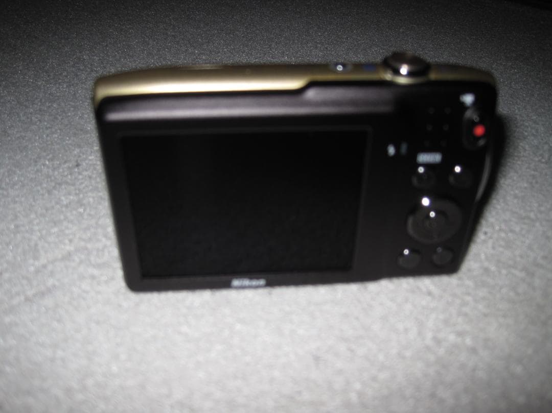 新品、未使用　Nikon COOLPIX S3300 本体と付属品