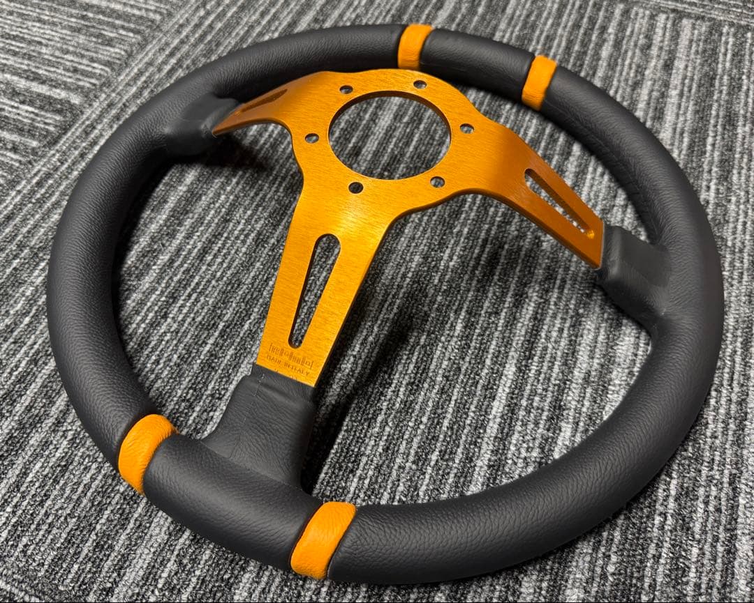 MOMO ステアリング DRIFTING 35Φ