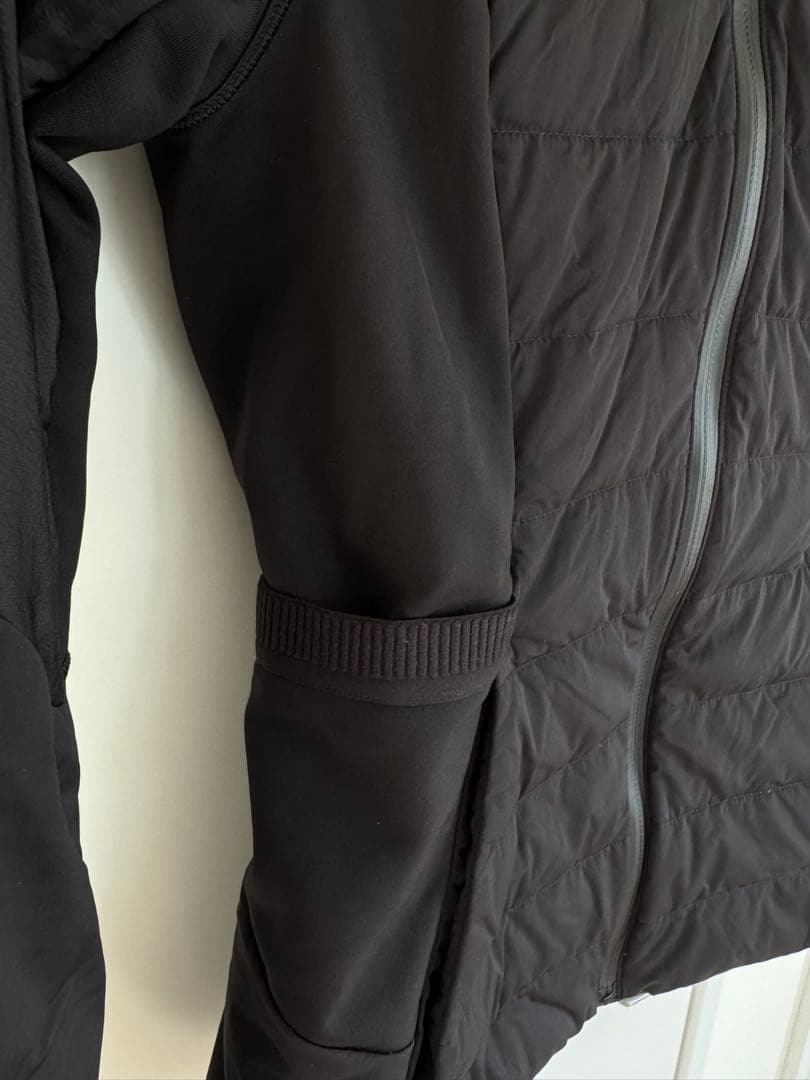 【美品】LULULEMON ルルレモンフード付きブラックジャケット