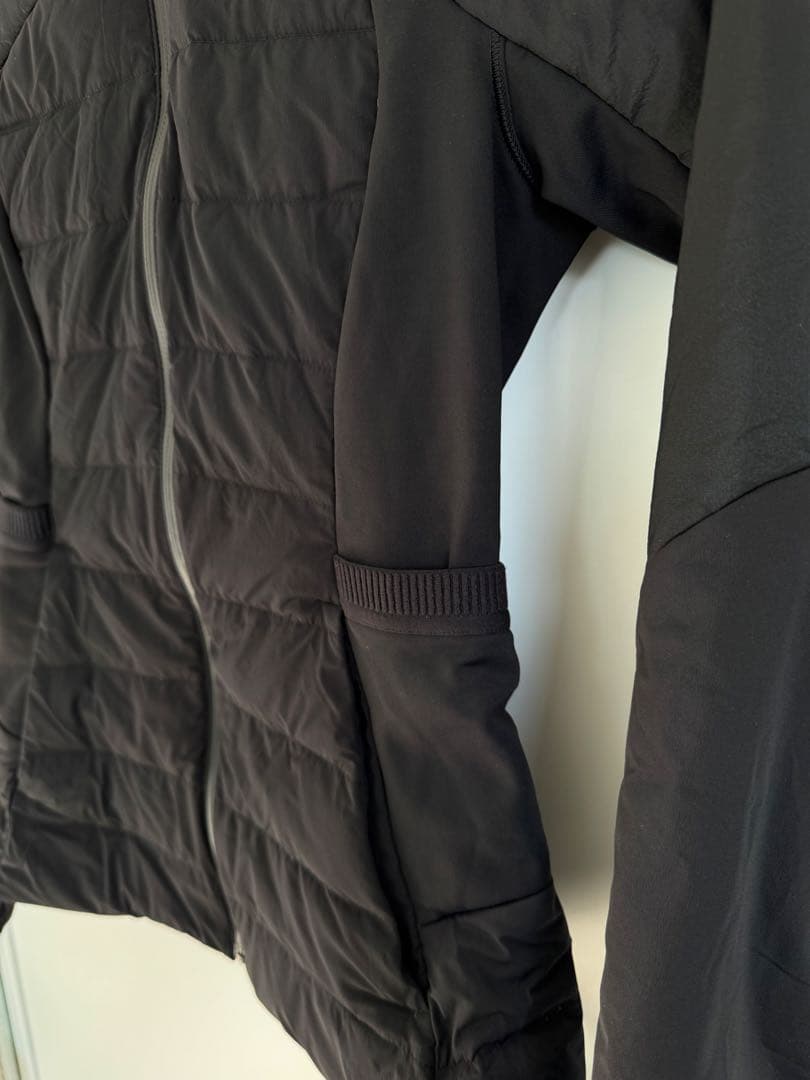 【美品】LULULEMON ルルレモンフード付きブラックジャケット