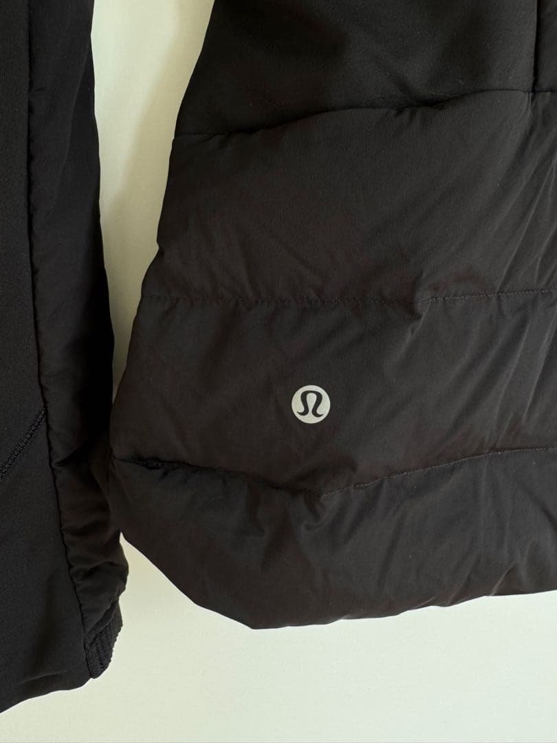【美品】LULULEMON ルルレモンフード付きブラックジャケット