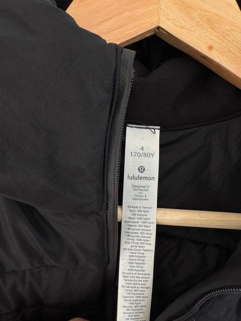 【美品】LULULEMON ルルレモンフード付きブラックジャケット
