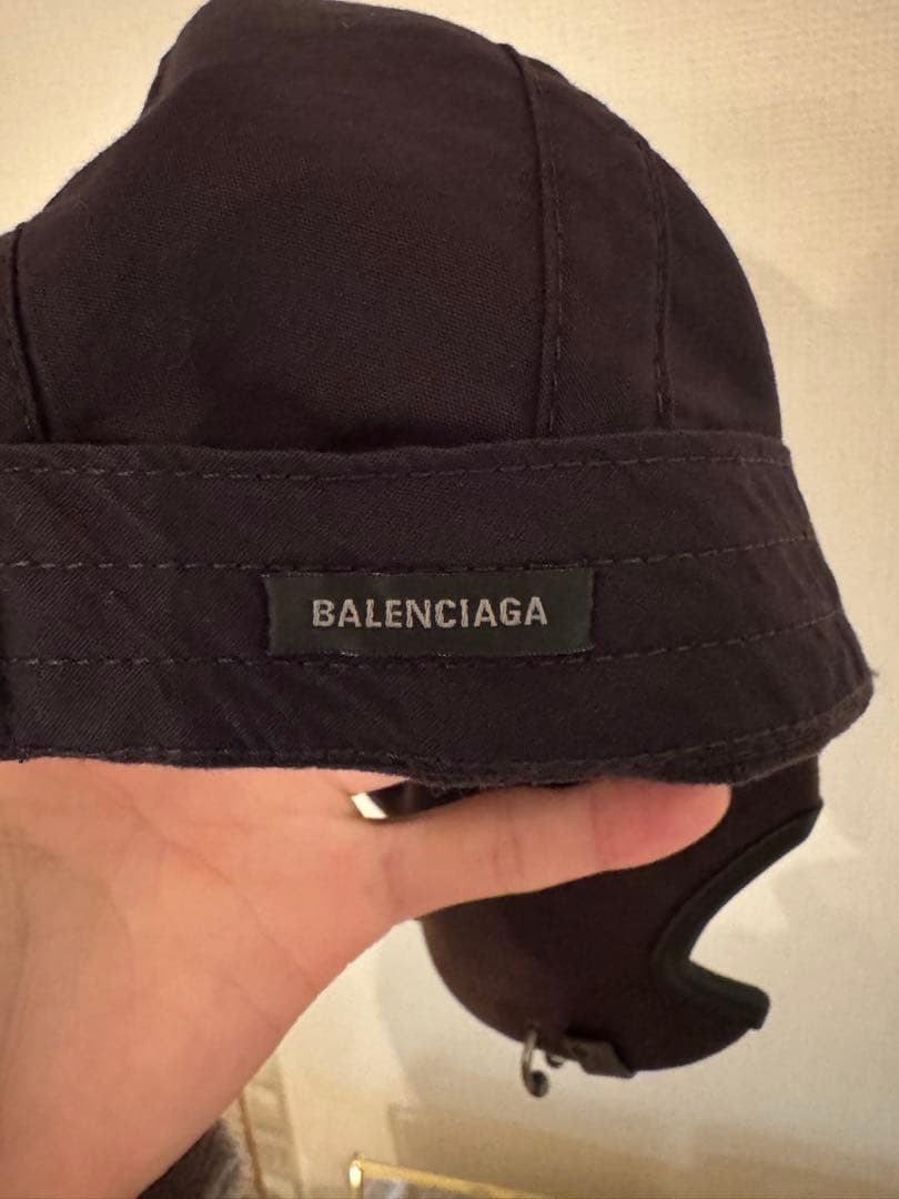 balenciaga ピアスキャップ
