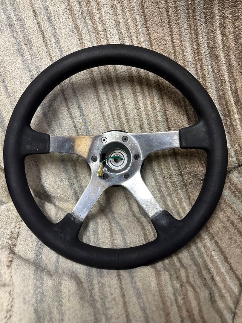 知る人ぞ知るスズキジムニーシェラ純正ステアリング！ホーンボタンにサイのマーク仕様