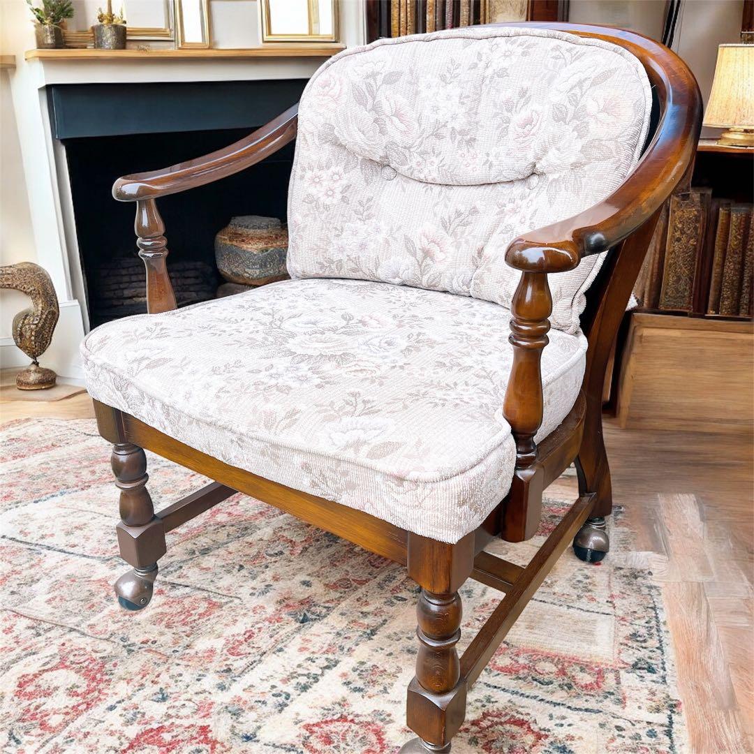 カリモク家具 アームチェア 花柄 クッション付き 回転キャスター付き 木製椅子