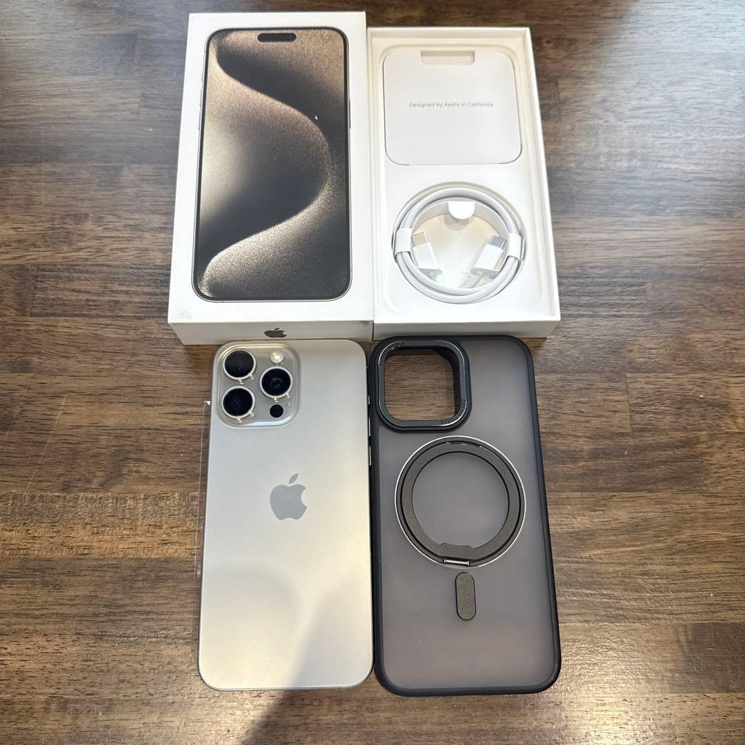 美品　iPhone 15 Pro max 256GB MU6R3J/A