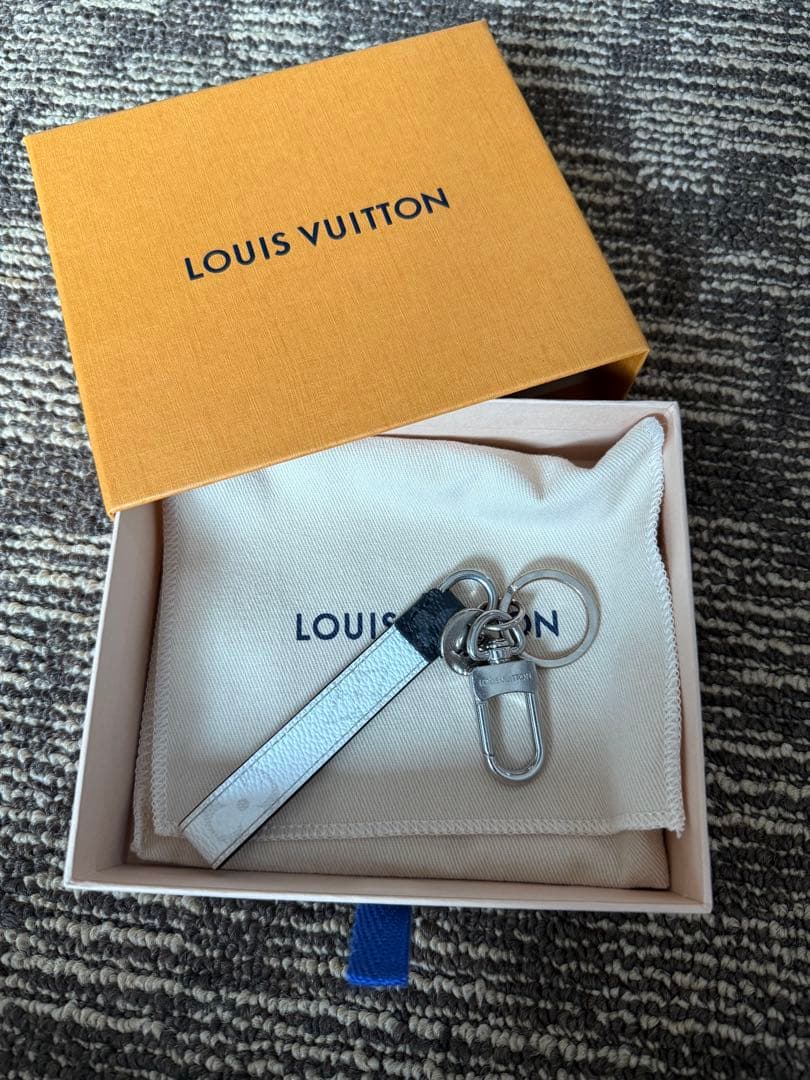 ルイヴィトン キーホルダー ドラゴンヌ モノグラム エクリプス ホワイト