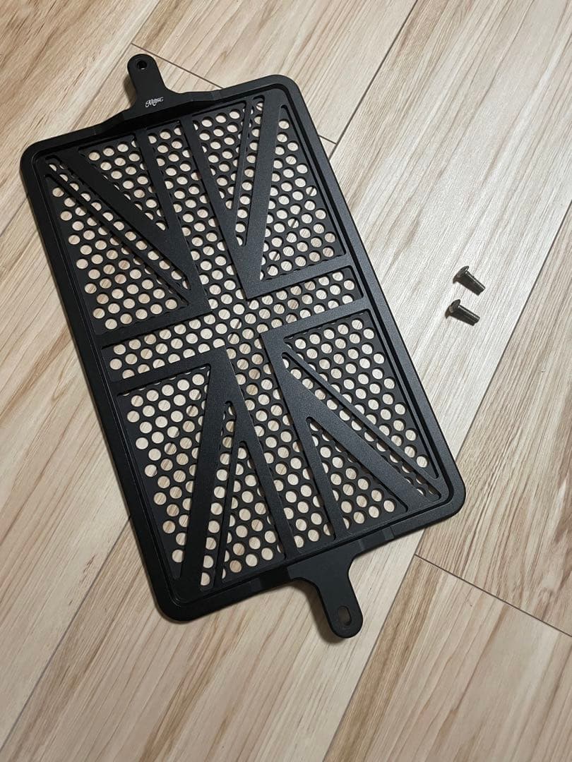 トライアンフ　モートーン　ラジエーターカバー