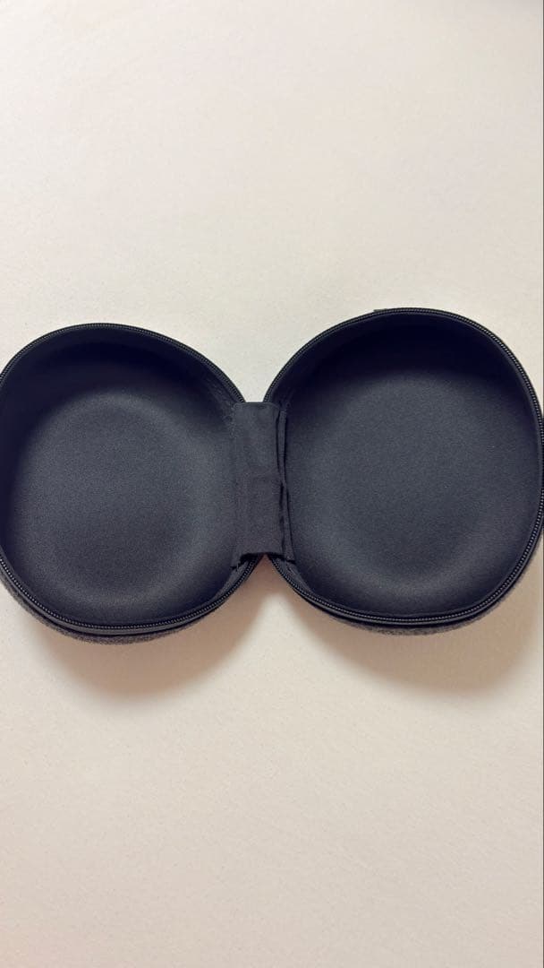 Beats Solo Pro ケース付き